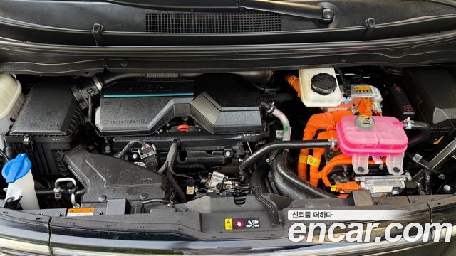 Hyundai Staria 2025 — photo 11