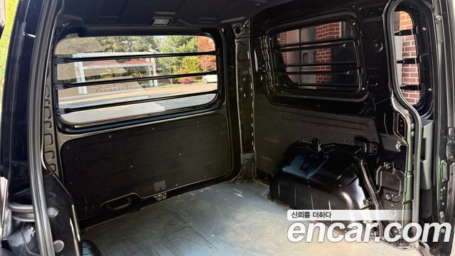 Hyundai Staria 2025 — photo 14