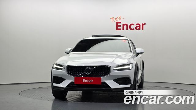 Volvo V60 2023 — photo 3
