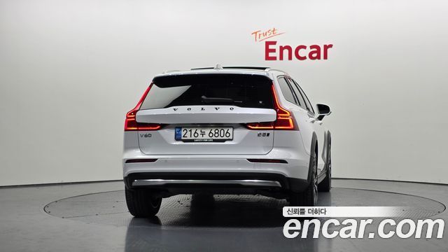 Volvo V60 2023 — photo 4