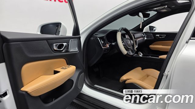 Volvo V60 2023 — photo 13