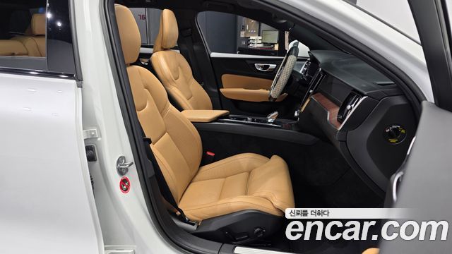 Volvo V60 2023 — photo 17