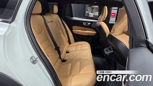 Volvo V60 2023 — photo 18