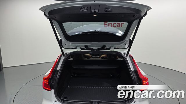 Volvo V60 2023 — photo 26