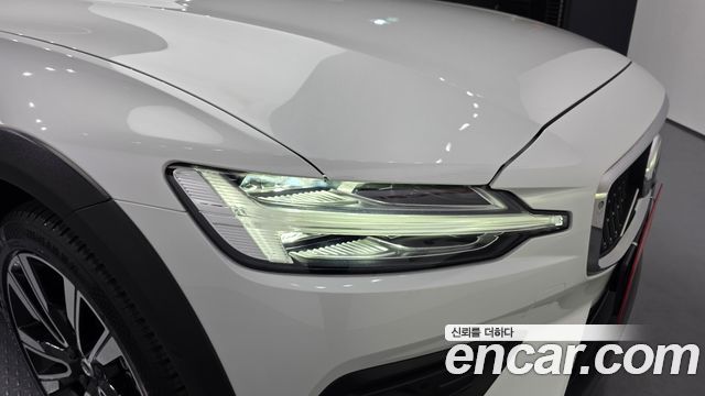 Volvo V60 2023 — photo 8