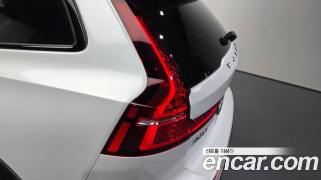 Volvo V60 2023 — photo 9
