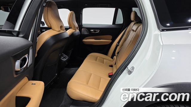 Volvo V60 2023 — photo 16