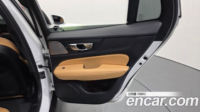 Volvo V60 2023 — photo 29