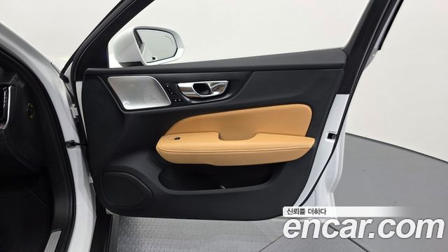 Volvo V60 2023 — photo 31