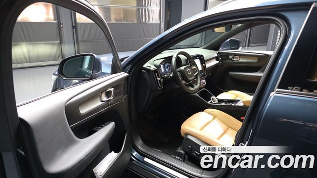 Volvo XC40 2021 — photo 10