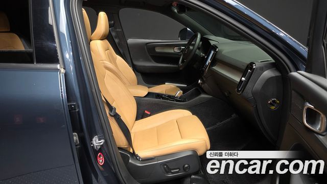 Volvo XC40 2021 — photo 11