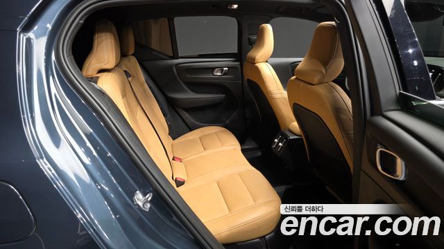 Volvo XC40 2021 — photo 12