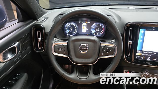 Volvo XC40 2021 — photo 13