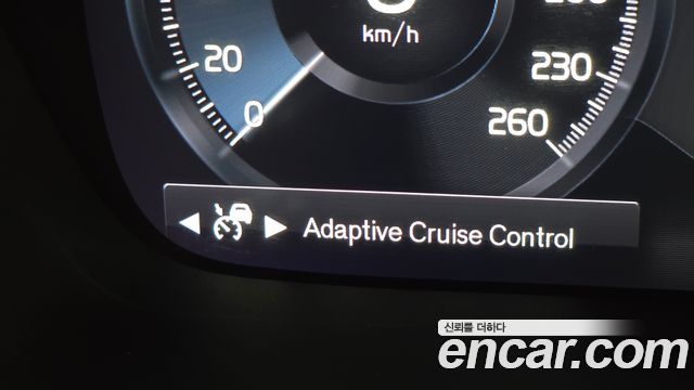 Volvo XC40 2021 — photo 17