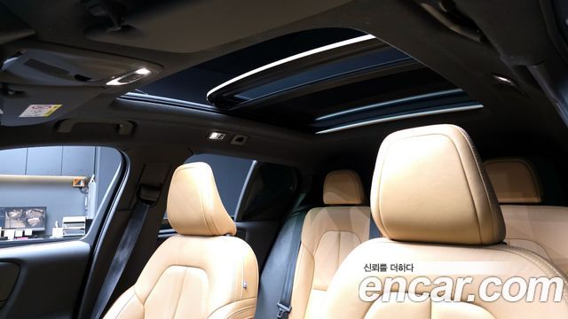 Volvo XC40 2021 — photo 18