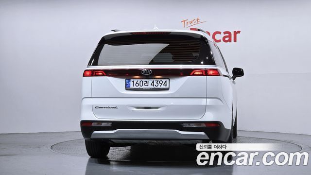 Kia Canival 2021 — photo 4