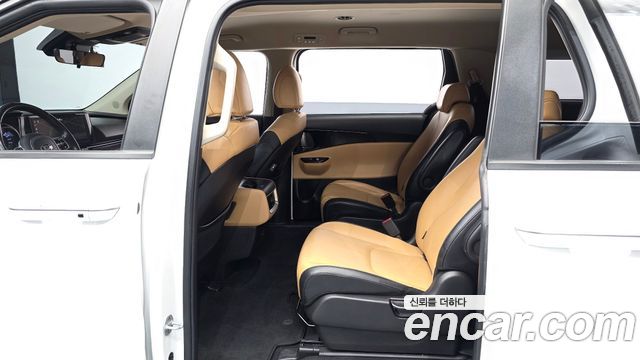 Kia Canival 2021 — photo 12