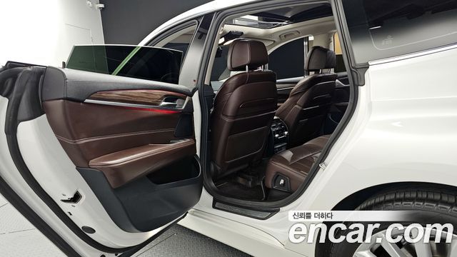 BMW Gran Turismo 2022 — photo 18