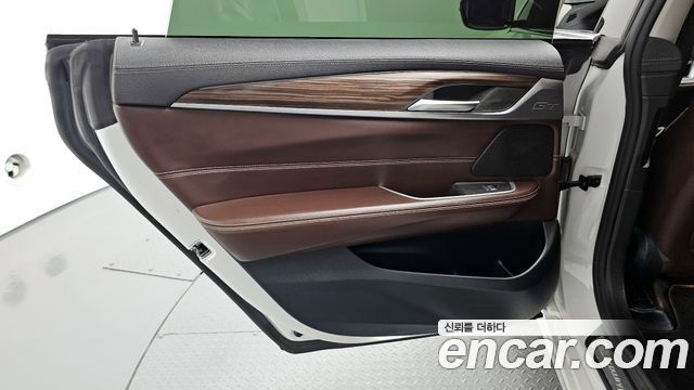 BMW Gran Turismo 2022 — photo 15