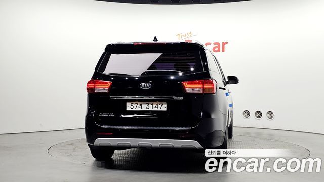 Kia Canival 2018 — photo 4
