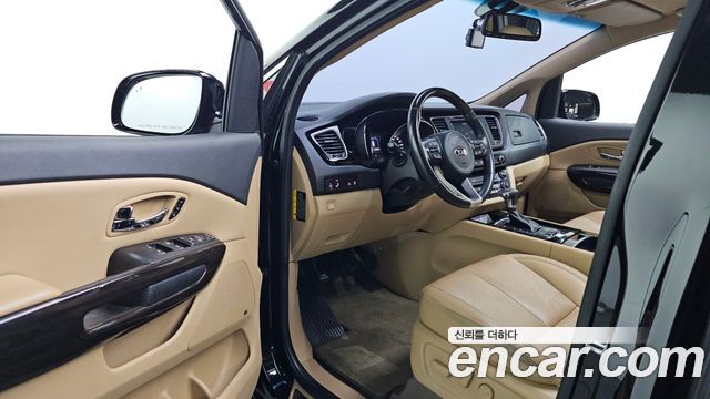 Kia Canival 2018 — photo 10