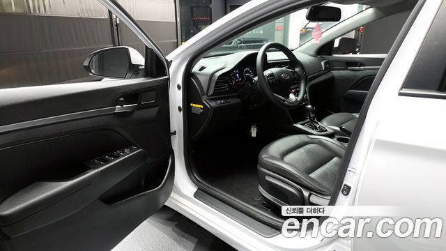 Hyundai AVANTE 2019 — photo 13