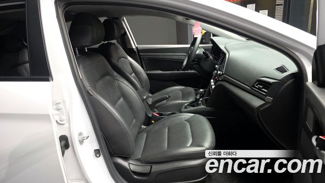 Hyundai AVANTE 2019 — photo 17