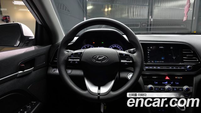 Hyundai AVANTE 2019 — photo 19
