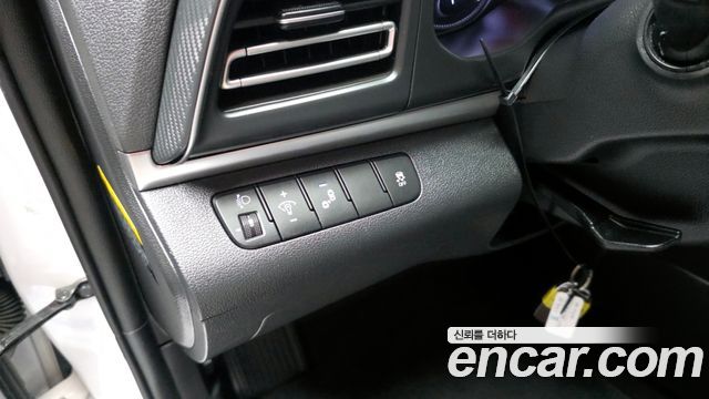 Hyundai AVANTE 2019 — photo 23