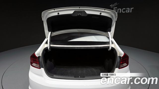 Hyundai AVANTE 2019 — photo 26