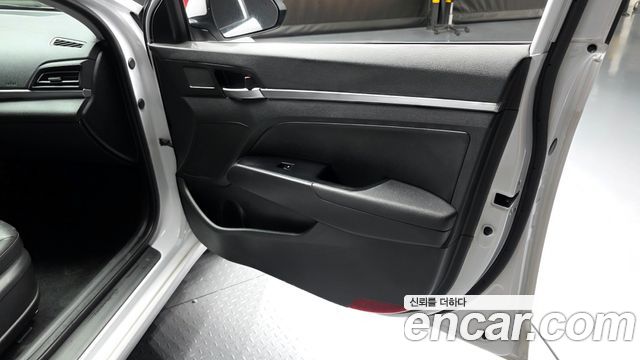 Hyundai AVANTE 2019 — photo 14