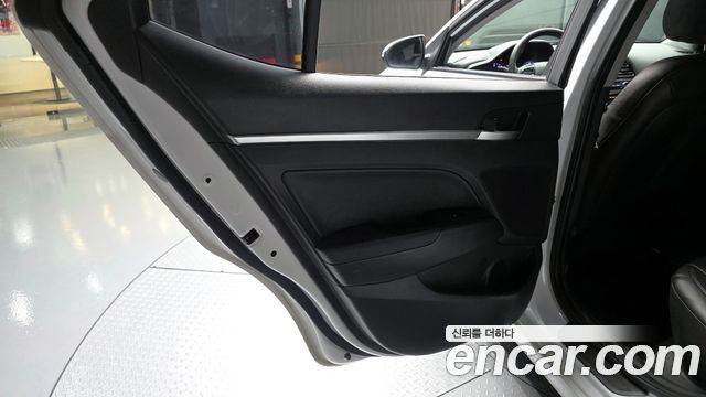 Hyundai AVANTE 2019 — photo 15