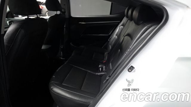 Hyundai AVANTE 2019 — photo 16
