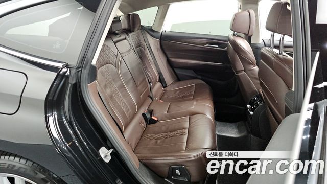 BMW Gran Turismo 2023 — photo 17