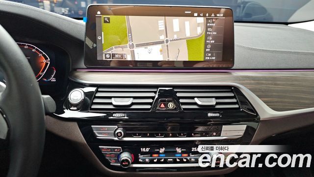 BMW Gran Turismo 2023 — photo 28