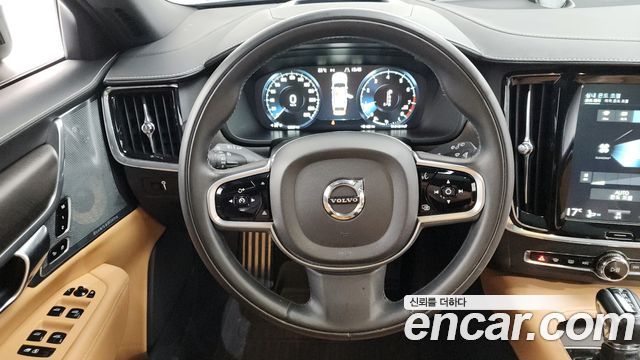 Volvo V90 2019 — photo 18