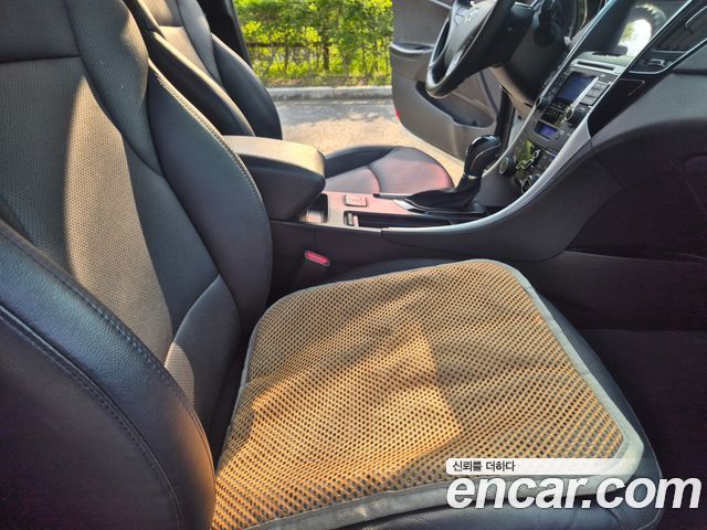 Hyundai Sonata 2013 — photo 18