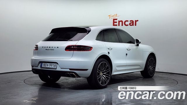 Porsche Macan 2017 — photo 2