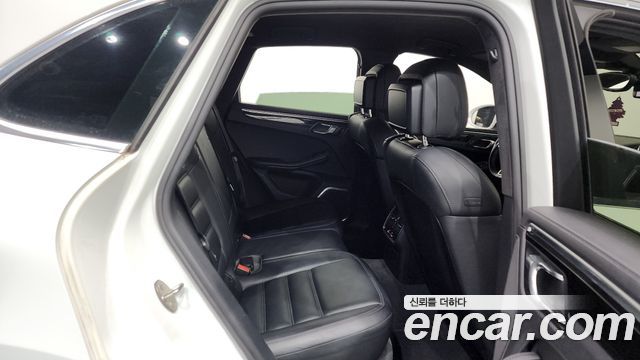 Porsche Macan 2017 — photo 11