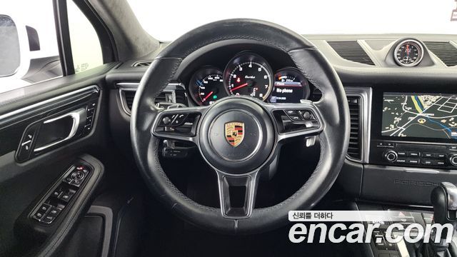 Porsche Macan 2017 — photo 12