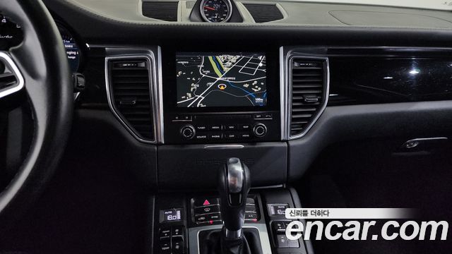 Porsche Macan 2017 — photo 13