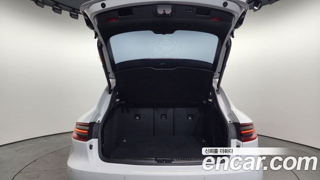 Porsche Macan 2017 — photo 20