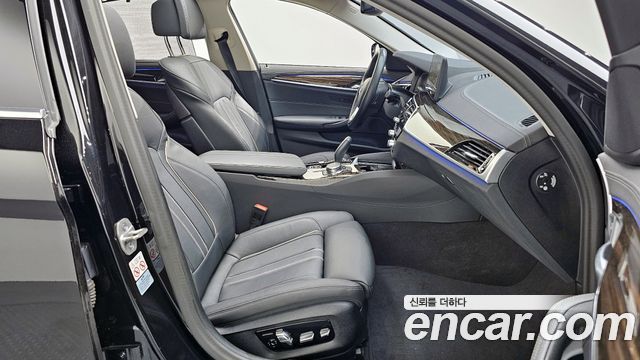 BMW 5-Series 2023 — photo 17