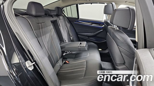 BMW 5-Series 2023 — photo 18