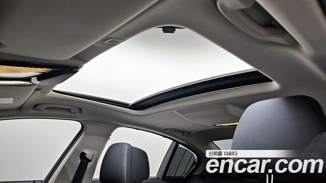 BMW 5-Series 2023 — photo 25