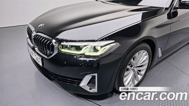 BMW 5-Series 2023 — photo 8
