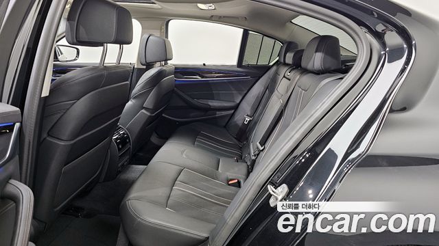 BMW 5-Series 2023 — photo 16