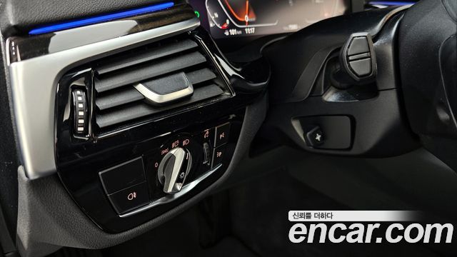 BMW 5-Series 2023 — photo 29