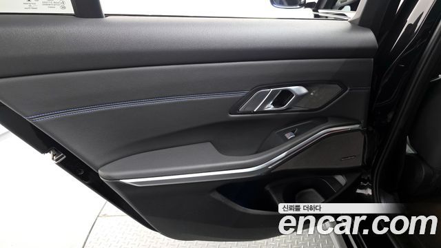 BMW 3-Series 2021 — photo 13