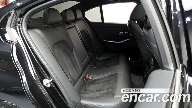 BMW 3-Series 2021 — photo 17